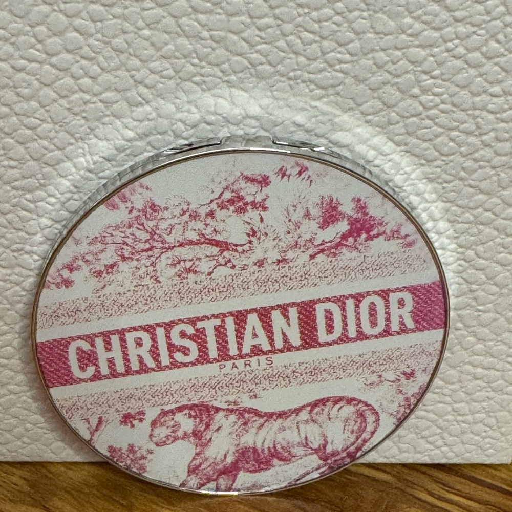 💔💔NOT FOR SALE💔💔 Dior Pink and White Compact
